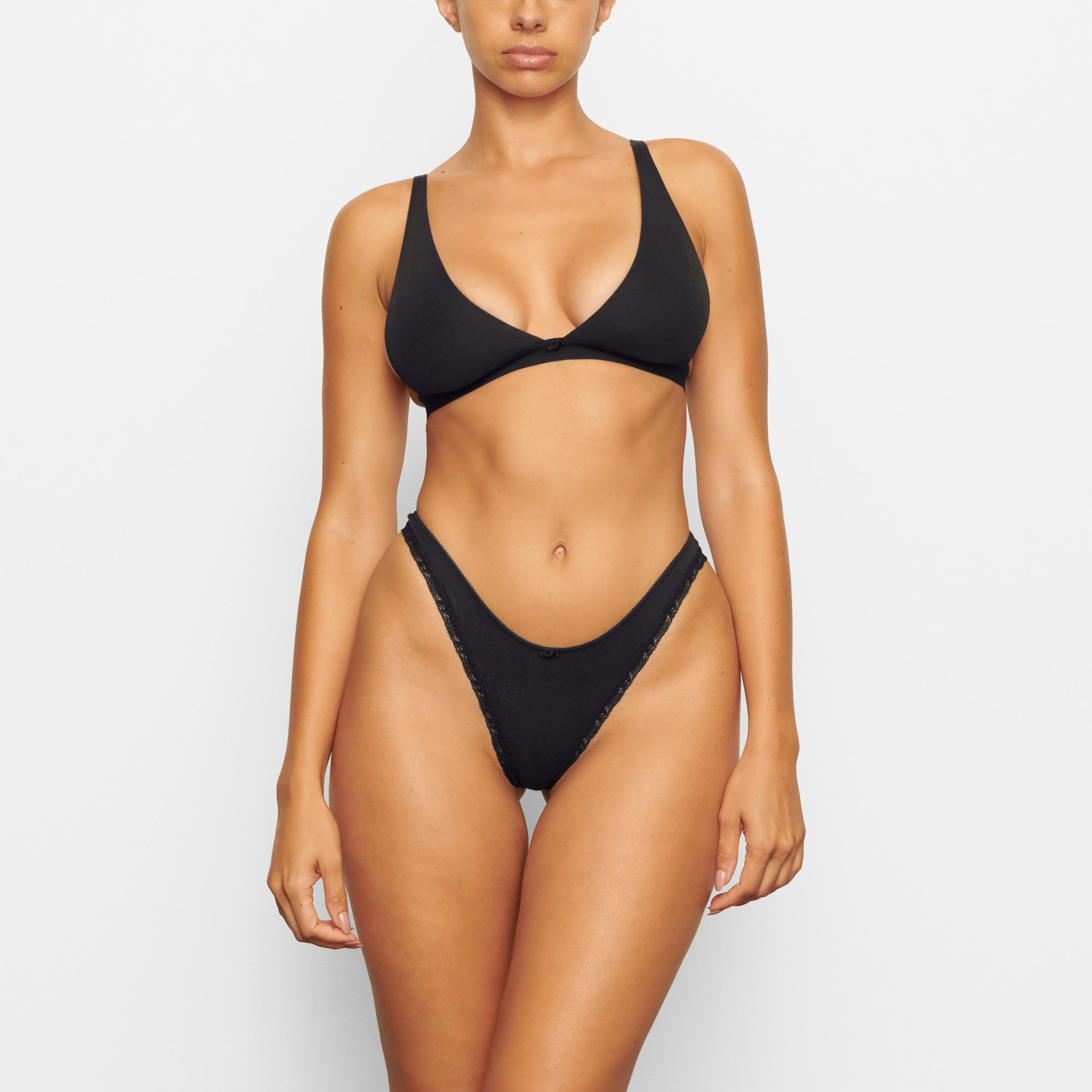 LACE POINTELLE THONG | ONYX