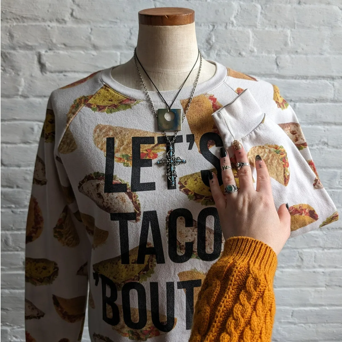 Retro Graphic Novelty Sweater ‘Let’s Taco Bout It’ Indie Slogan Sweatshirt Top