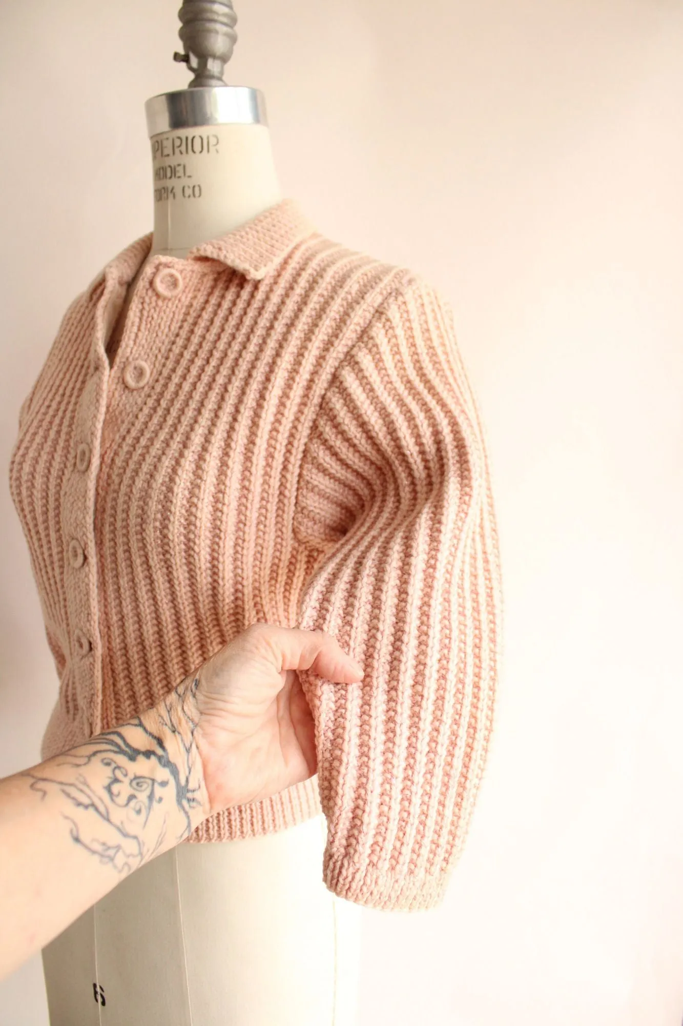 Vintage 1950s Pink Knit Cardigan With Collar