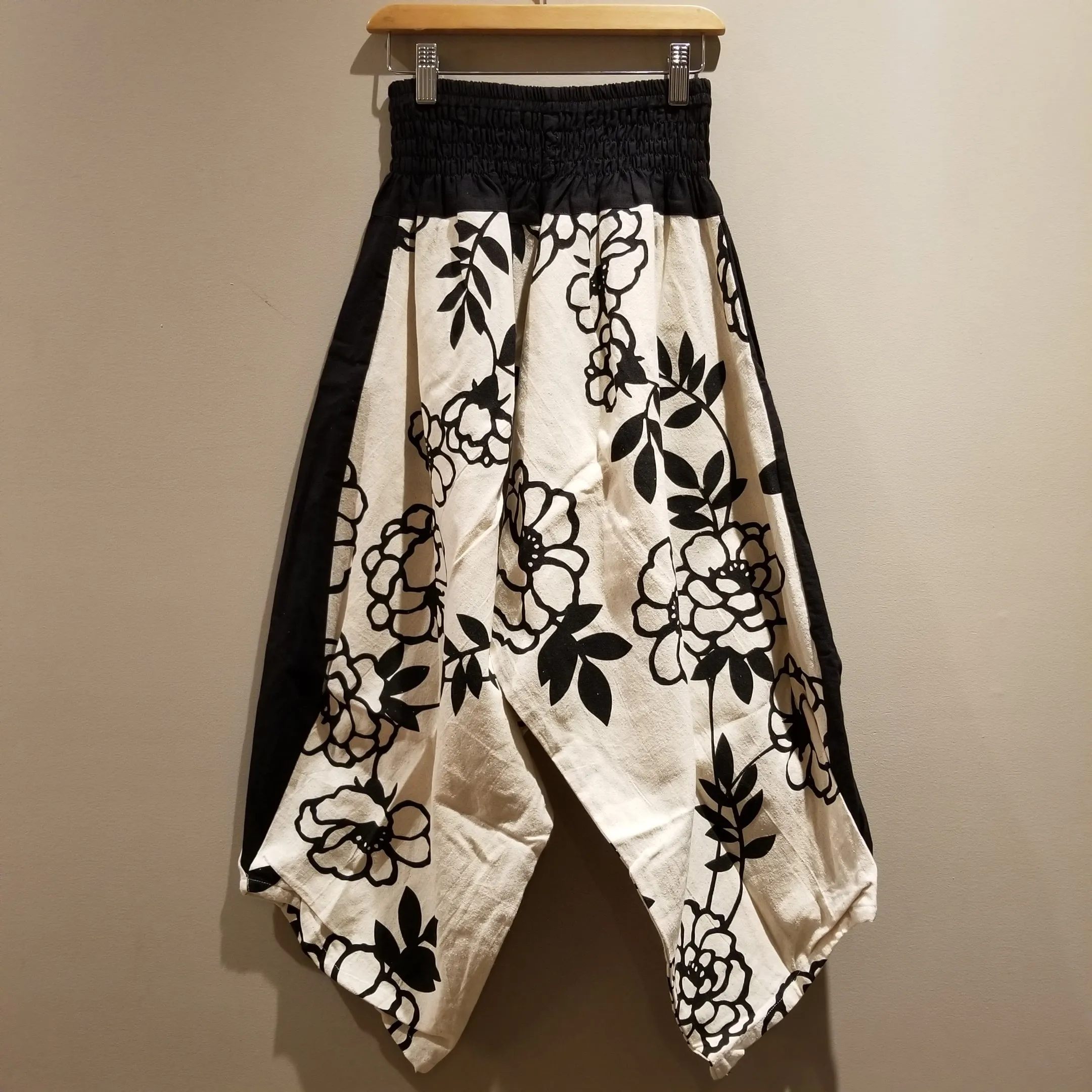 White Flower Rose Elastic Waist Samurai Pants